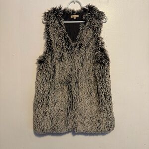 Democracy Black Faux Fur Vest Women’s Size M Pockets Hook Closure Whimsigoth